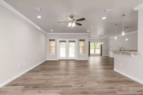 Living - 6437 Amanda Ct, Crestview, FL 32536 photo 2 of 4