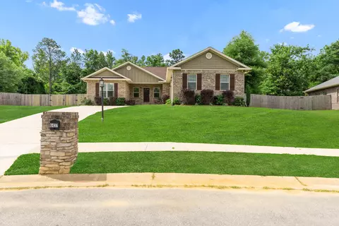 Exterior - 6437 Amanda Ct, Crestview, FL 32536 photo 3 of 9