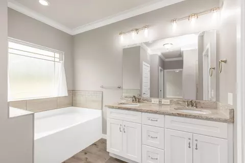 Bath - 6437 Amanda Ct, Crestview, FL 32536 photo 2 of 4
