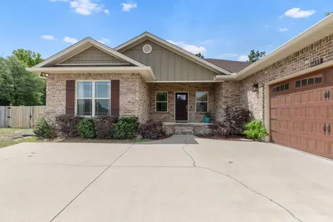 Exterior - 6437 Amanda Ct, Crestview, FL 32536 photo 4 of 9