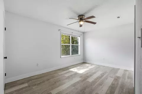 Bedroom - 1636 E 1st Ave, Crestview, FL 32539 photo 4 of 8