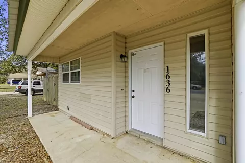 Exterior - 1636 E 1st Ave, Crestview, FL 32539 photo 6 of 12