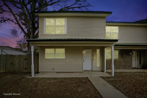 Exterior - 1636 E 1st Ave, Crestview, FL 32539 photo 2 of 12