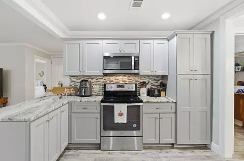 Kitchen - 85 Marsh Dr, Freeport, FL 32439 photo 2 of 3
