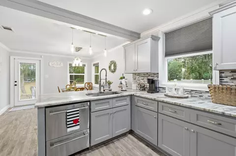 Kitchen - 85 Marsh Dr, Freeport, FL 32439 photo 3 of 3