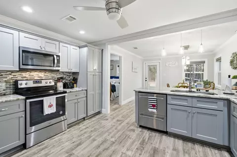 Kitchen - 85 Marsh Dr, Freeport, FL 32439 photo 1 of 3
