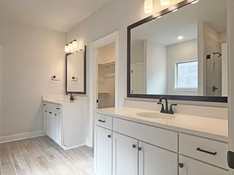 Bath - 275 E Tweet St, Freeport, FL 32439 photo 1 of 4
