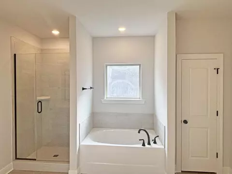 Bath - 275 E Tweet St, Freeport, FL 32439 photo 2 of 4