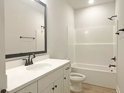 Bath - 275 E Tweet St, Freeport, FL 32439 photo 4 of 4