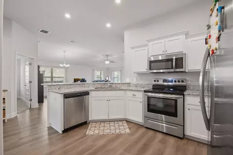 Kitchen - 109 Ridgeway Cir, Crestview, FL 32536 photo 2 of 3