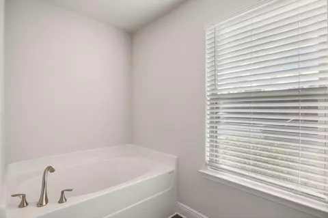 Bath - 109 Ridgeway Cir, Crestview, FL 32536 photo 2 of 3
