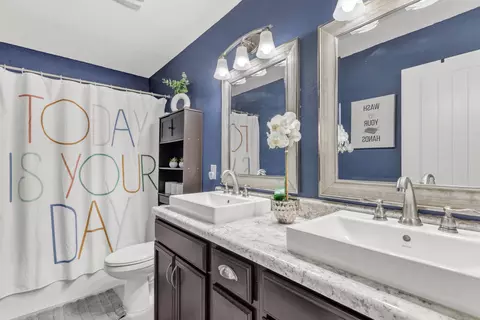 Bath - 503 Eisenhower Dr, Crestview, FL 32539 photo 1 of 5