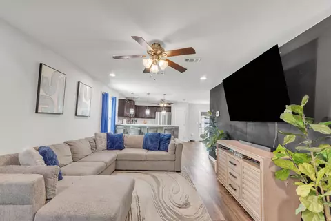 Living - 503 Eisenhower Dr, Crestview, FL 32539 photo 2 of 3