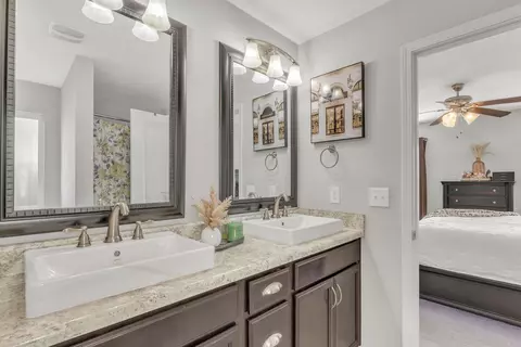 Bath - 503 Eisenhower Dr, Crestview, FL 32539 photo 3 of 5