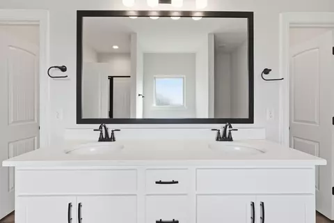Bath - 4631 Jayhawk Dr, Crestview, FL 32539 photo 1 of 7