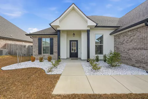 4631 Jayhawk Dr, Crestview, FL 32539