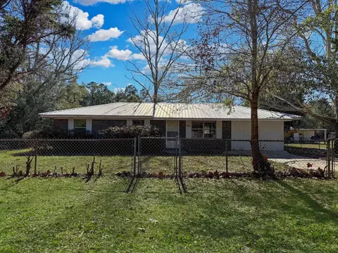 210 Sidney Ave, Defuniak Springs, FL 32433