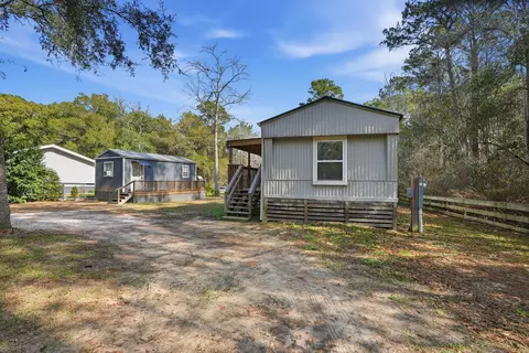 437 Black Creek Lodge Rd, Freeport, FL 32439