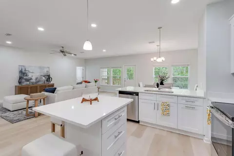 24 Riverwalk Cir, Freeport, FL 32439