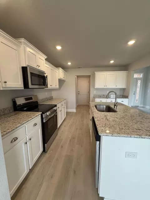 Kitchen - 6002 Crocket Cv, Crestview, FL 32539 photo 2 of 2