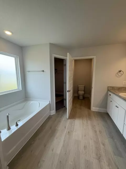 Bath - 6002 Crocket Cv, Crestview, FL 32539 photo 5 of 5