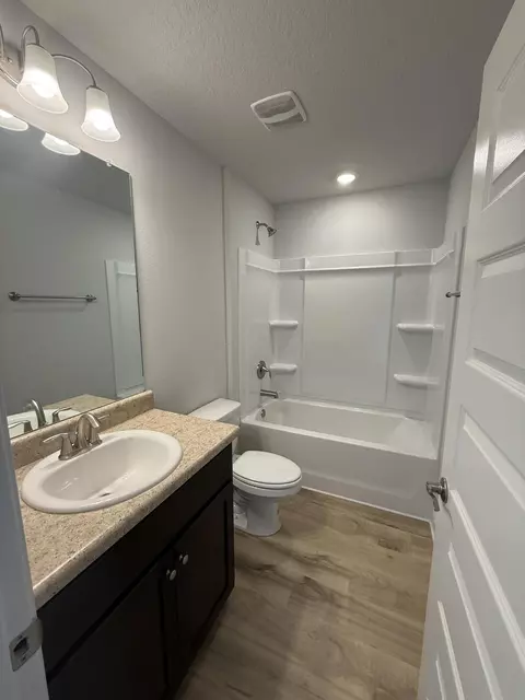 Bath - 6000 Crocket Cv, Crestview, FL 32539 photo 1 of 2