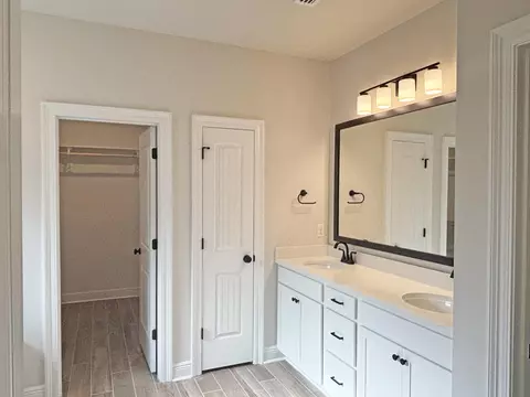 Bath - 251 E Tweet St, Freeport, FL 32439 photo 1 of 3