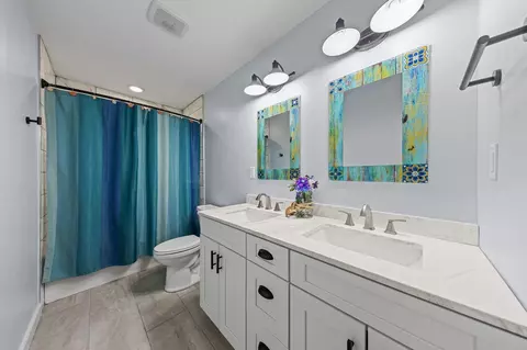 Bath - 236 Bayou Cir, Freeport, FL 32439 photo 4 of 4