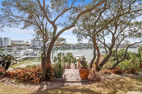 708 Harbor Blvd, Destin, FL 32541
