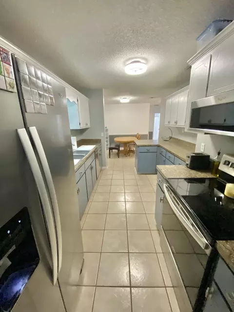 Kitchen - 309 Springwood Cir, Crestview, FL 32536 photo 4 of 4