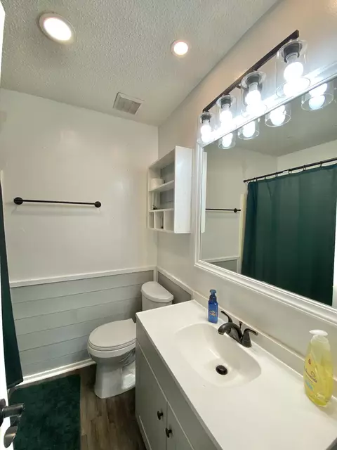 Bath - 309 Springwood Cir, Crestview, FL 32536 photo 2 of 3