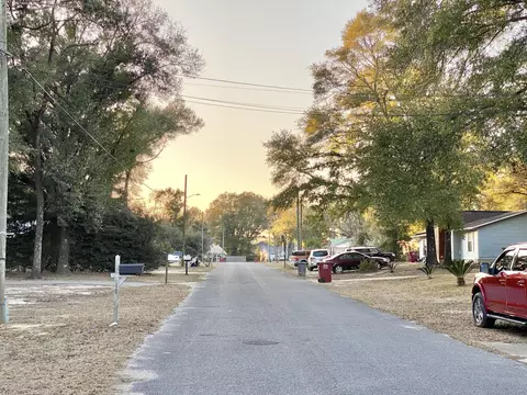 View/Area - 309 Springwood Cir, Crestview, FL 32536 photo 2 of 2