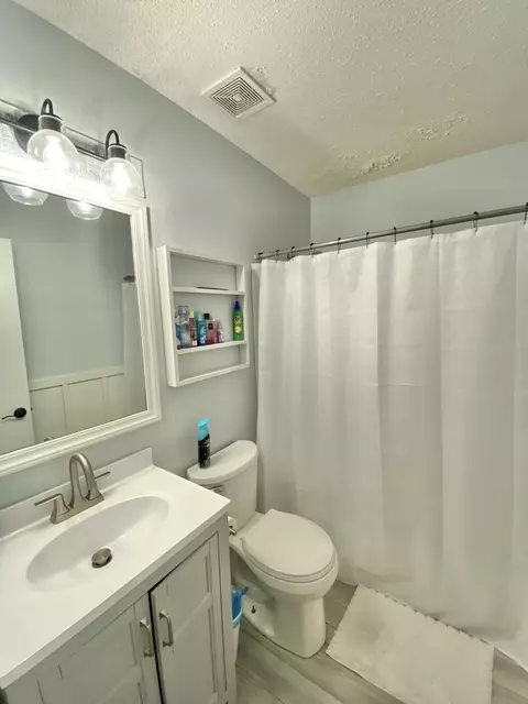 Bath - 309 Springwood Cir, Crestview, FL 32536 photo 3 of 3