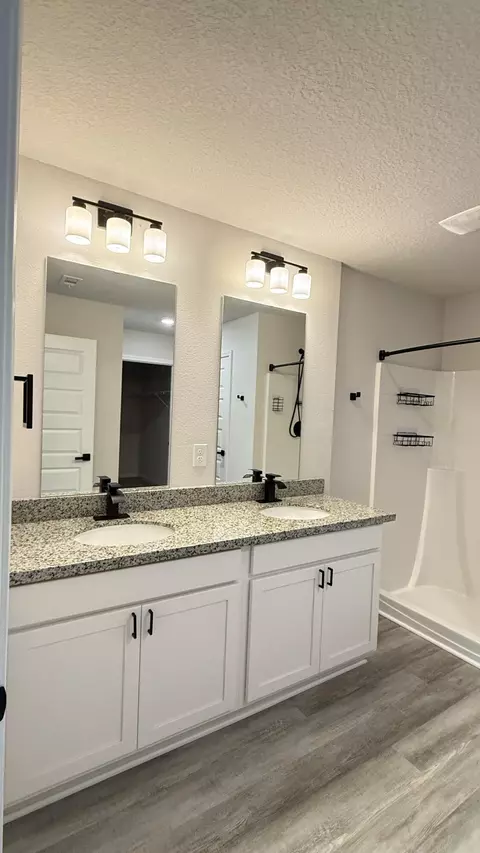 Bath - 3411 Phoenix Ct, Crestview, FL 32539 photo 1 of 3