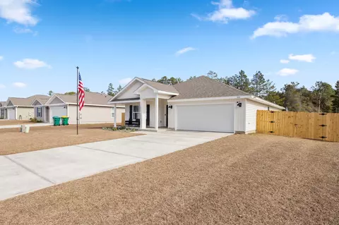Exterior - 3411 Phoenix Ct, Crestview, FL 32539 photo 2 of 7