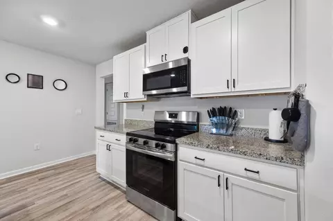 Kitchen - 3411 Phoenix Ct, Crestview, FL 32539 photo 3 of 3
