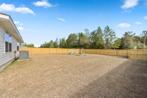 Exterior - 3411 Phoenix Ct, Crestview, FL 32539 photo 6 of 7
