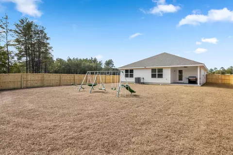 Exterior - 3411 Phoenix Ct, Crestview, FL 32539 photo 4 of 7