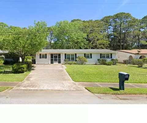 123 SW Robinwood Dr, Fort Walton Beach, FL 32548