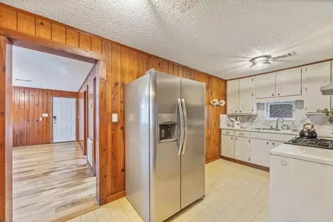 Entry Way - 894 E Williams Ave, Crestview, FL 32539 photo 1 of 3