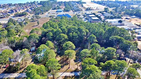 9013 Larker Woods Dr, Navarre, FL 32566