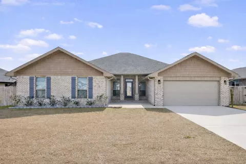 5833 Crestlake Dr, Crestview, FL 32536