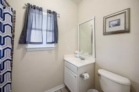 Bath - 77 Mark St, Destin, FL 32541 photo 6 of 6