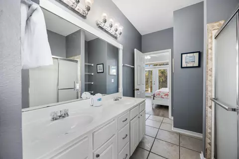 Bath - 77 Mark St, Destin, FL 32541 photo 4 of 6
