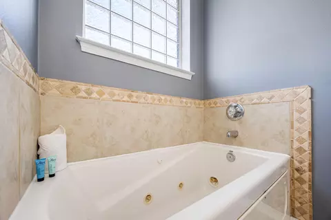 Bath - 77 Mark St, Destin, FL 32541 photo 3 of 6