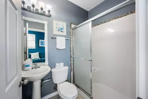 Bath - 77 Mark St, Destin, FL 32541 photo 5 of 6
