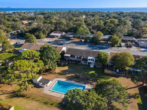 145 4th Ave #C2, Shalimar, FL 32579