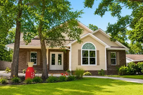 266 Florida Ave, Valparaiso, FL 32580
