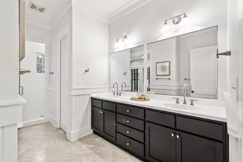 Bath - 30 N Shingle Ln, Watersound, FL 32461 photo 3 of 7