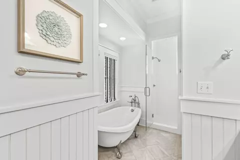 Bath - 30 N Shingle Ln, Watersound, FL 32461 photo 1 of 7